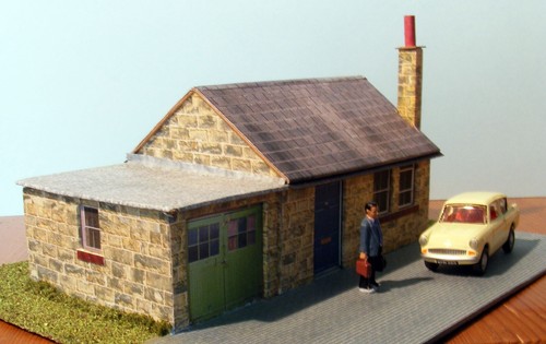 Calibre 00, bungalow de piedra con diorama de patio adoquinado, ** listo para usar ** - Imagen 2 de 3