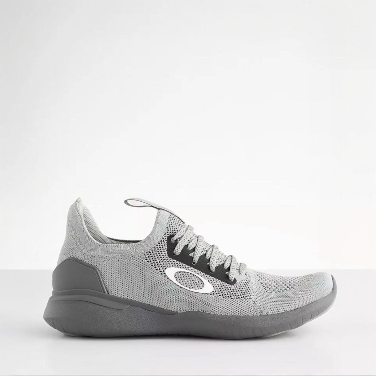 Мужские кроссовки Oakley Breed Stone Grey Sneaker - комфортные кроссовки для ходьбы 10990₽