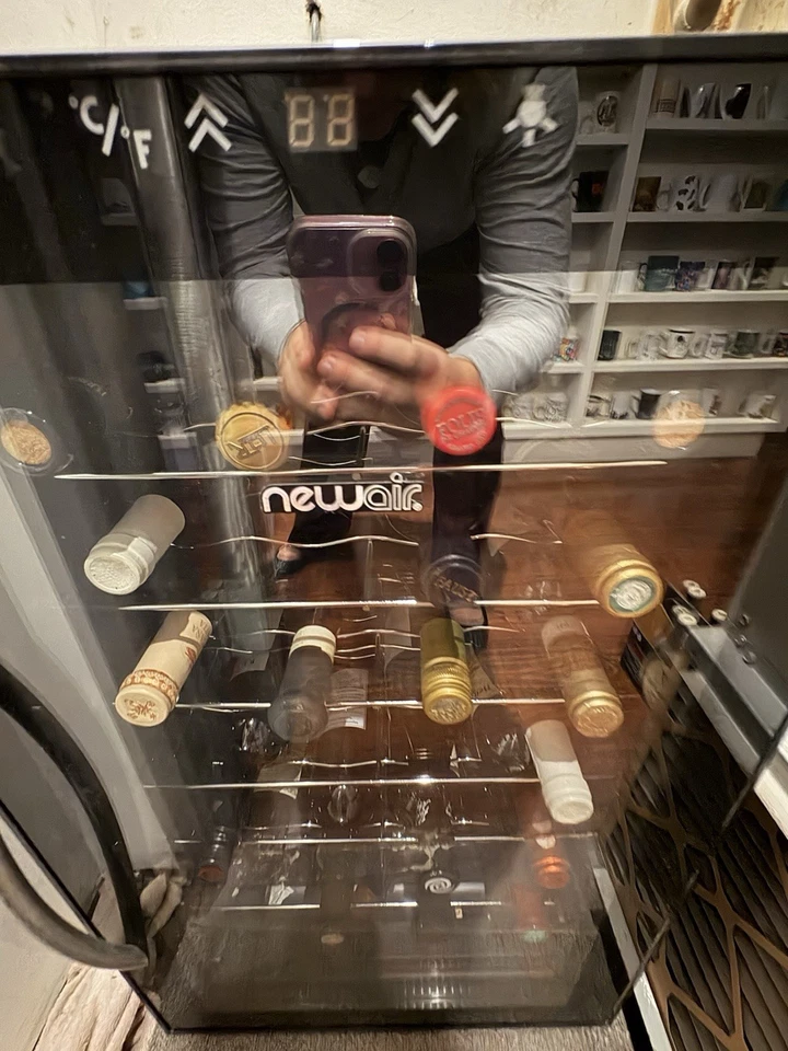 NEWAIR® 24 GARRAFAS 16,9" SHADOWTM SERIES GELADEIRA DE VINHO INDEPENDENTE - Imagem 3 de 4