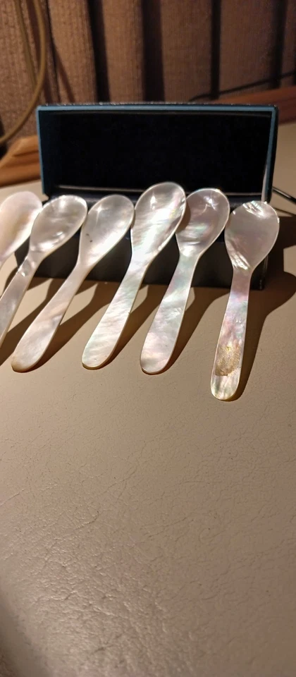 6 Perlmuttlöffel ca. 12,5 cm NEU Eierlöffel, Kaviarlöffel + Schachtel+ 2 Messer - Bild 4 von 4