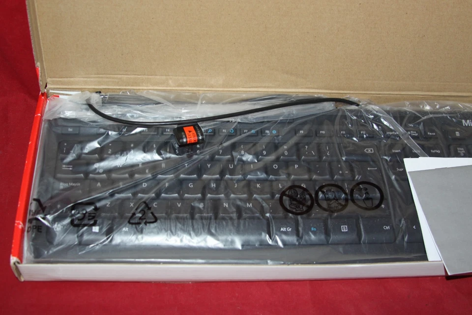 USB Wired Keyboard, Microsoft 600, Spanish, Model 1576. (ANB-00004) - Image 3 of 4