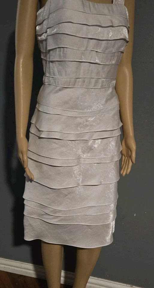 Vestido sin mangas con volantes de cóctel de sangría talla 10 Foto 3 de 4