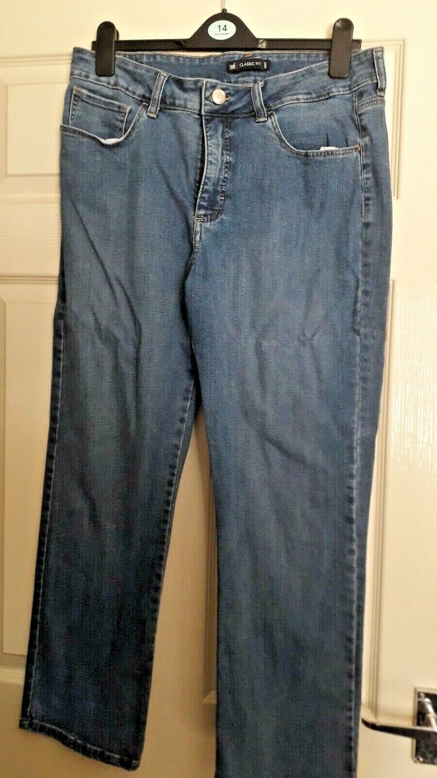 LEE Classic cut straight leg jeans. Size 14 petit… - image 1