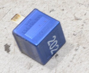 AUDI A6 4B Avant Bj 2002 Relais 202 blau - 8A0951253 #123784-G533