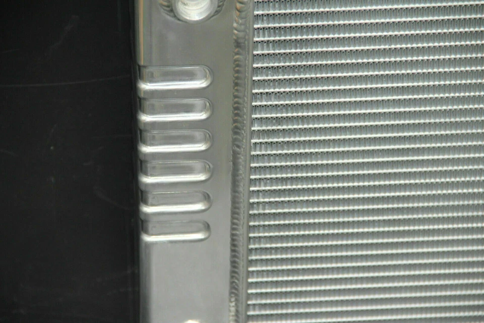 Radiador KKS 3 filas para 88-95 Chevy GMC C/K 1500 2500 3500 5.0 5.7 305/350 V8 28" Foto 3 de 4