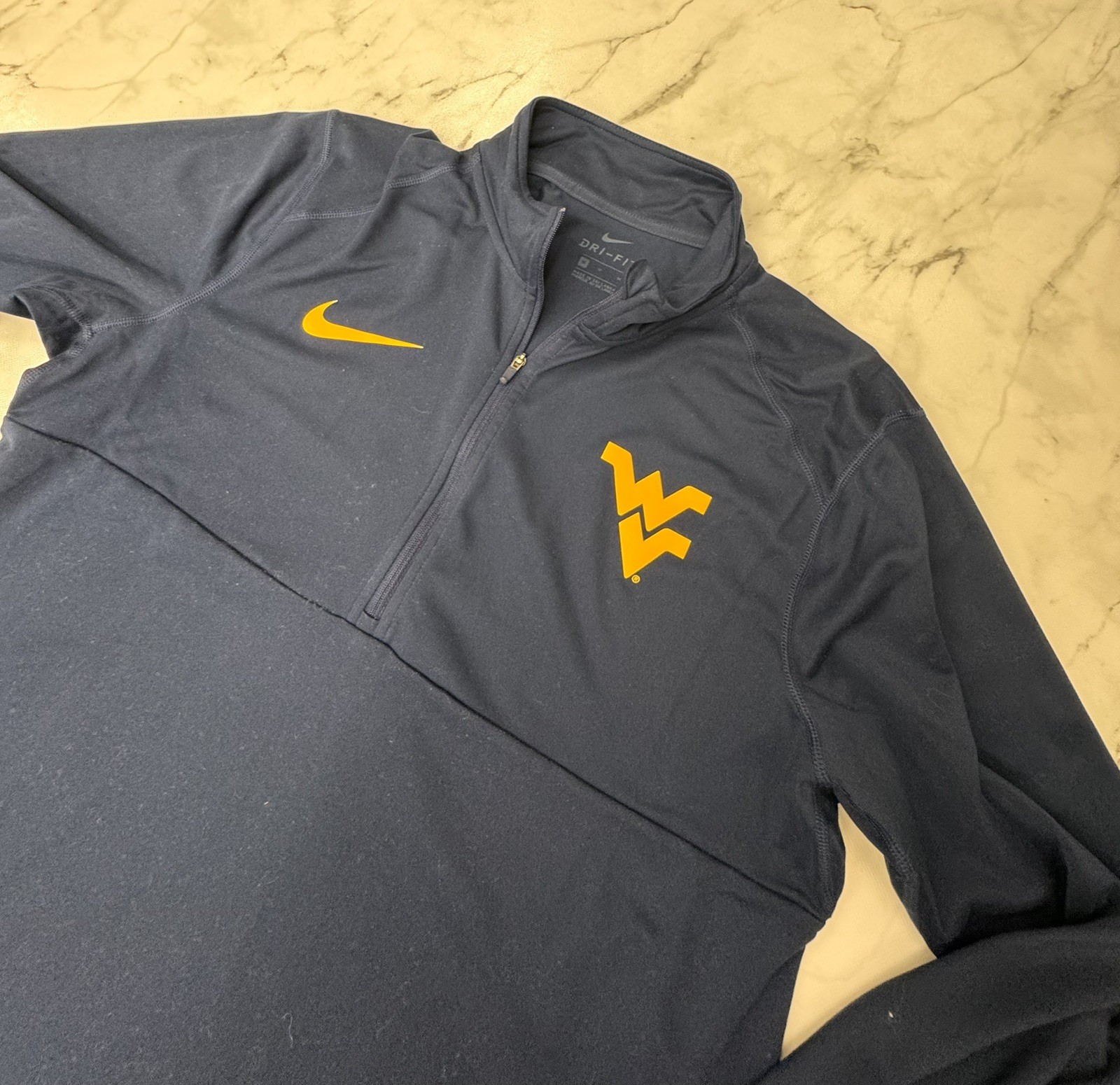 SACAI X NIKE NIKE WVU WEST VIRGINIA GIACCA ALPINISTI UOMO SIDELINE 1 4 ZIP BLU PULLOVER