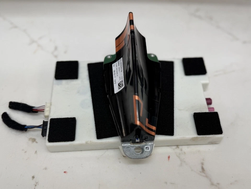 BMW 530i 540i M550i G30 2017-2023 montaje de antena de radio techo aleta de tiburón 622590-01 Foto 2 de 4