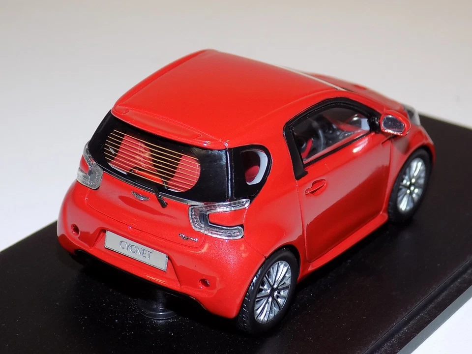 1/43 Spark Street Aston Martin Cygnet 2011 en rojo S2163 Foto 2 de 3