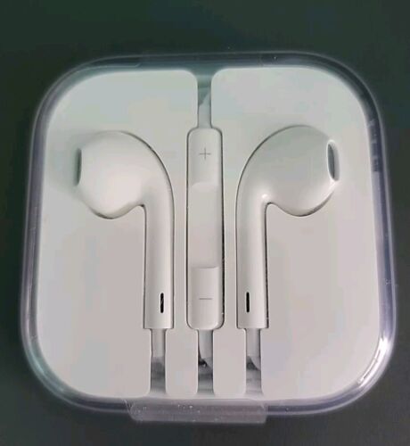 NEW genuine 3.5mm plug Apple Ear Buds + Case Unopened