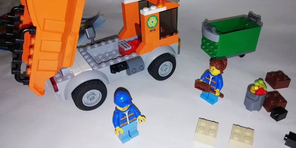 LEGO City 60220 Garbage Truck, foto 3 di 5