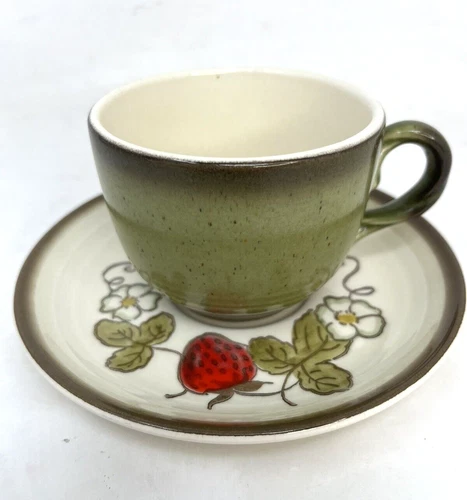 VTG Metlox Poppytrail California Strawberry Cup & Saucer