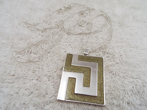Silvertone Glitter Acrylic Pendant Necklace (H14)