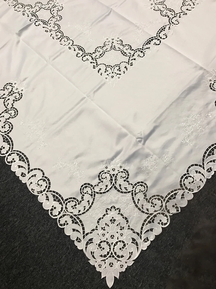 White Embroidered Embroidery Cutwork Tablecloth 72x126" Wedding Bridal 12 Napkin - Image 3 of 4