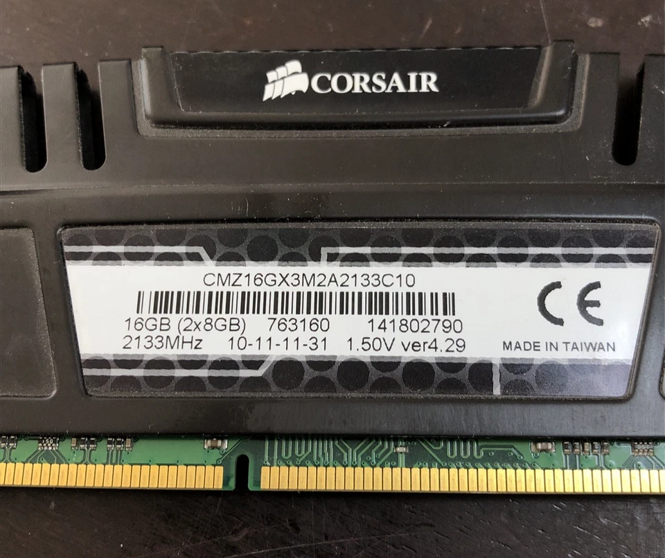 Corsair Vengeance 16GB (2x8GB) PC4-17100 DDR4-2133 Heatsink Desktop RAM - Image 3 of 3