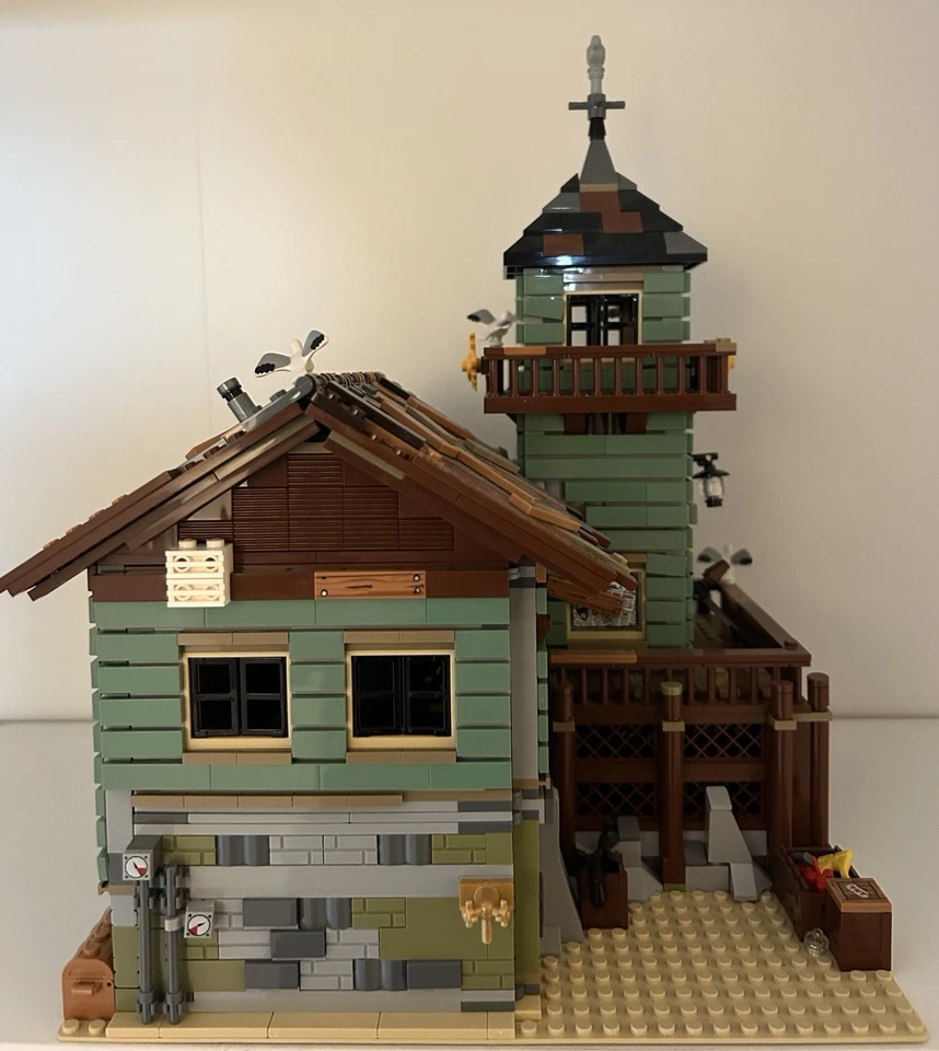 LEGO Ideas 21310 Old Fishing Store, foto 4 di 5