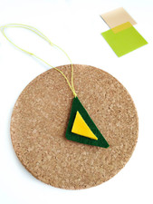 Collana con ciondolo in feltro geometrico (fatta a mano)