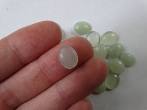 Cabochon Gemstone Light Green Onyx 8x10mm (pkg 20) - Picture 2 of 3