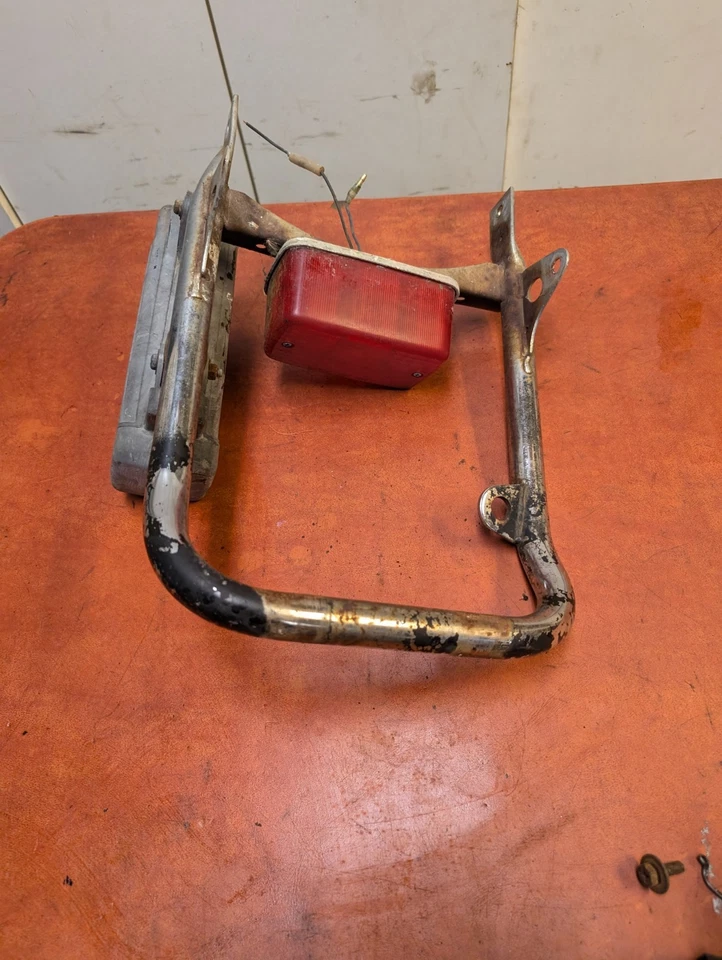 Conjunto de barra de agarre de luz trasera Yamaha Tri Moto Ytm 200 con caja de herramientas Foto 4 de 4