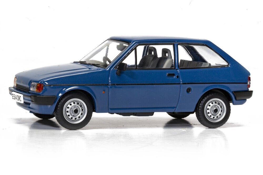 Décoration bureau avec la Ford Fiesta Mk2 1.1 bleue CORGI 1/43