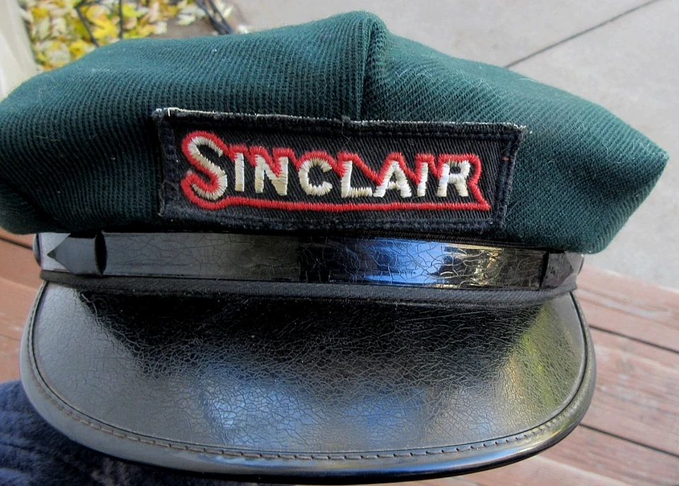 VINTAGE 1920s EARLY SINCLAIR GAS & OIL CO. GAS STATION ATTENDANT VISOR HAT SIGN - Image 2 of 4