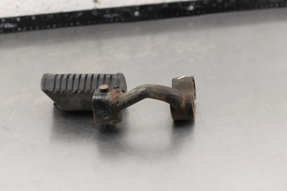 Suzuki GS550 1978 reposapiés delantero derecho clavija paso O935 Foto 2 de 4