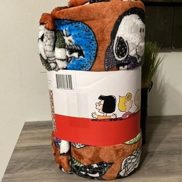 Peanuts Characters Halloween Throw Blanket Orange w/Costume Faces, 50 x 70 NEW - Image 3 of 4