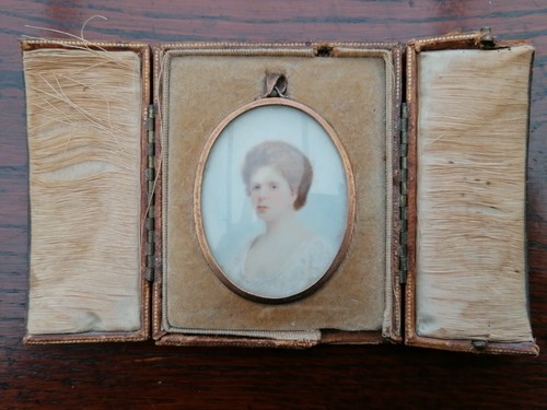 Boxed miniature portrait pendant of lady Scottish artist Drummond young 1904 ? - Picture 3 of 12