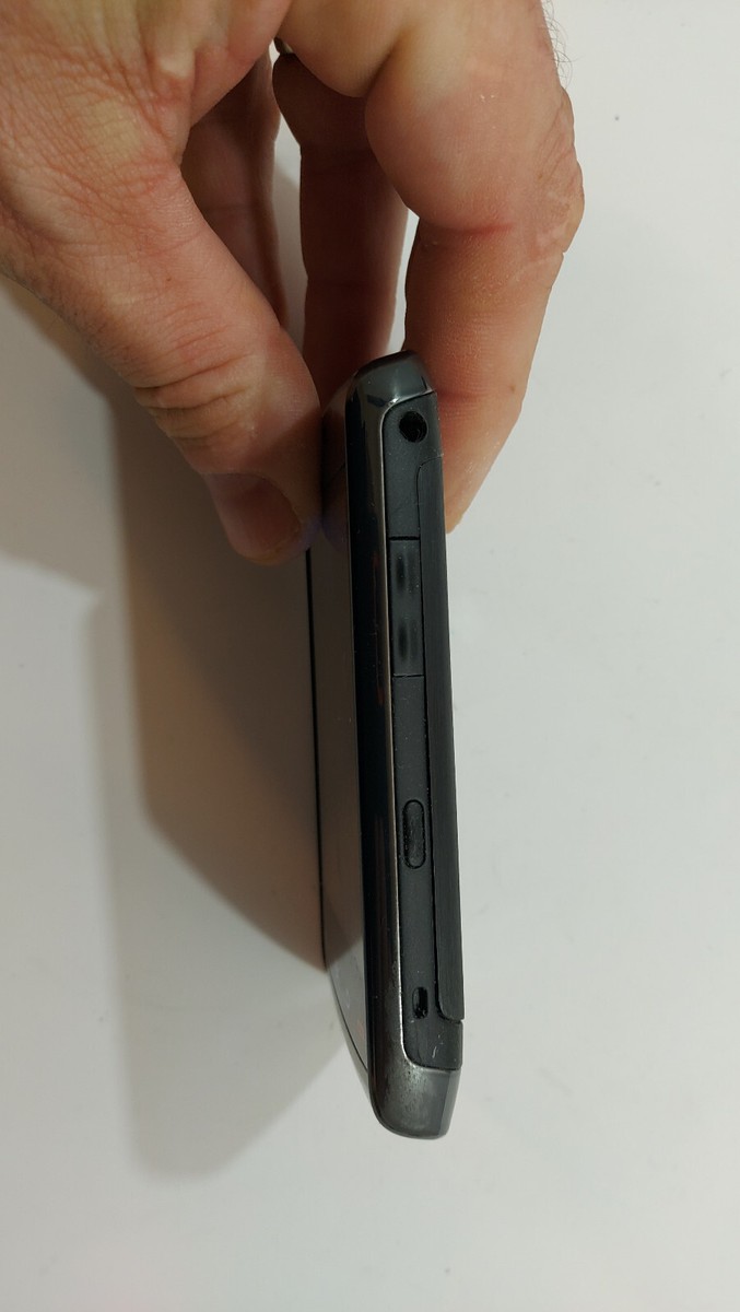 BlackBerry - ブラックベリー9520 BlackBerry Storm2 9520 - Full phone specifications
