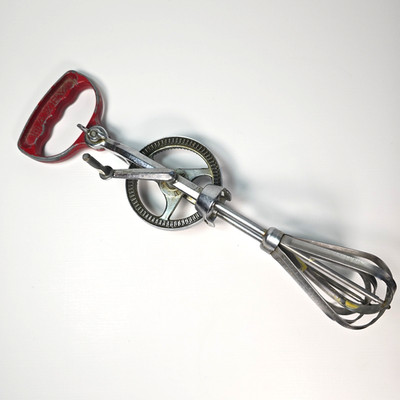 Vintage DAZEY Model 810 Red Hand Mixer Egg Beater Heavy Duty Adjustable Handle