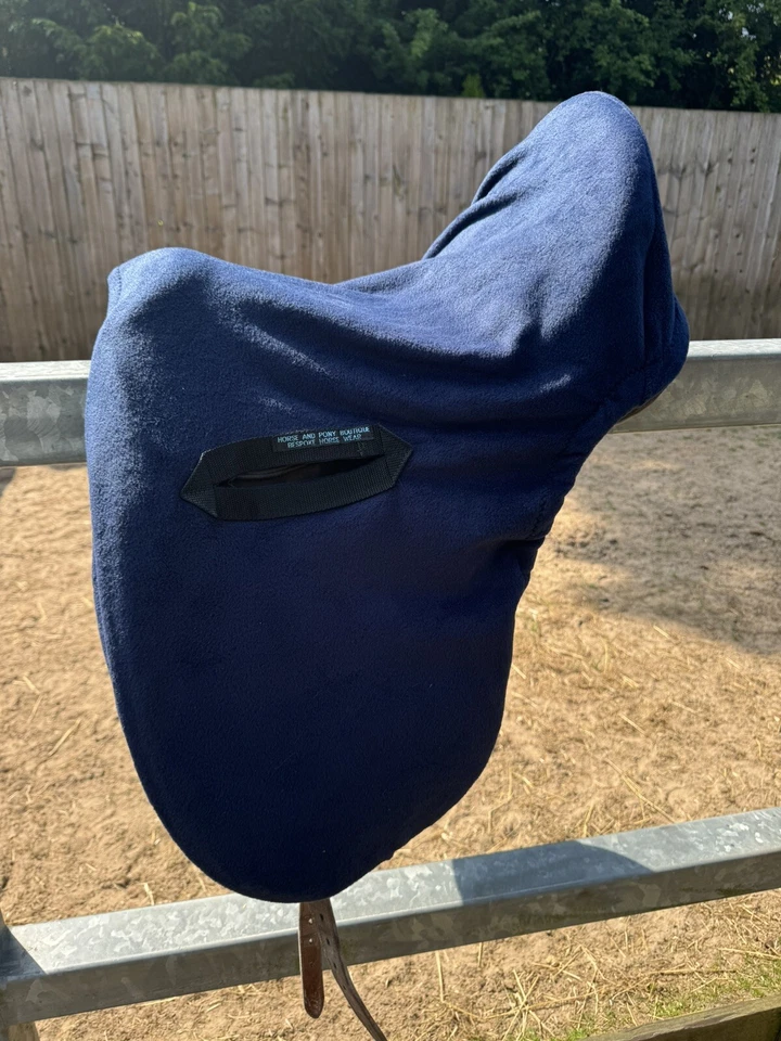 Ride on Navy Fleece Sattelbezug, verstellbare Größe, Fleece Sattelbezug. Seamles - Bild 1 von 1