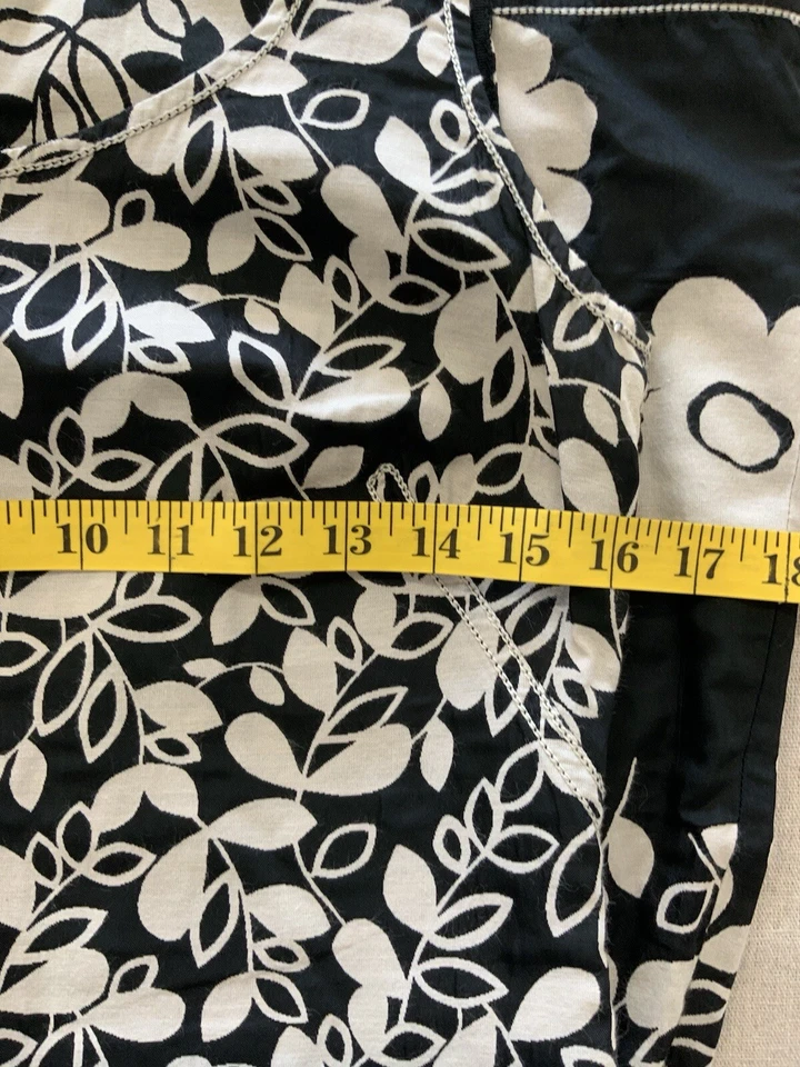 Vestido floral retro Studio M para mujer mezcla de algodón talla O sin mangas negro blanco Foto 3 de 4