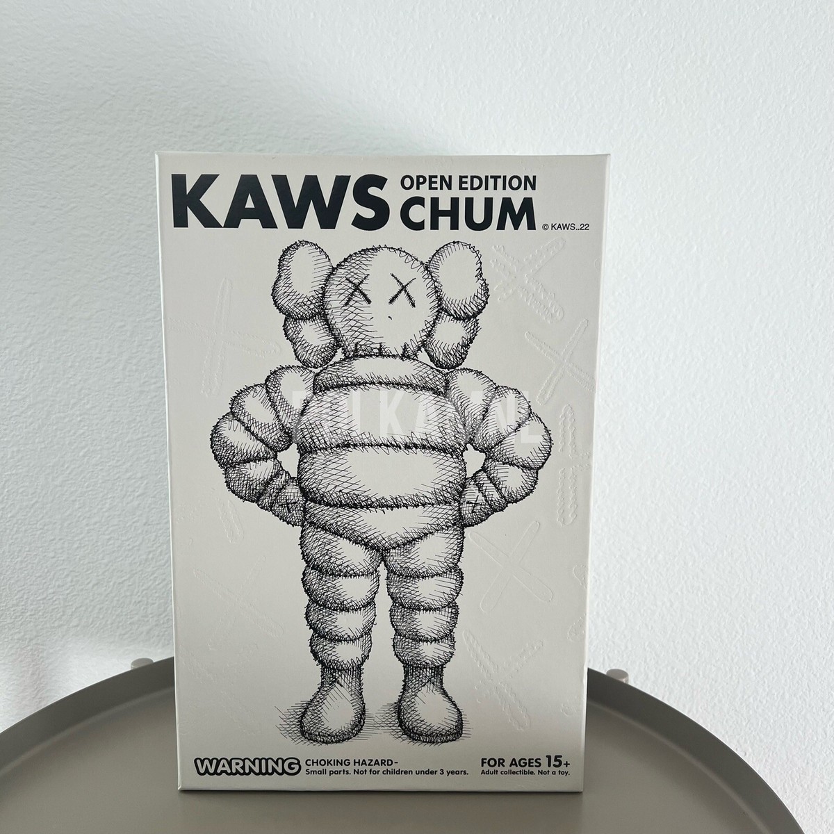 KAWS CHUM Vinyl Figure White 20th Anniversary (2022) - Brand KAWS CHUM Vinyl Figure White 20th Anniversary (2022) - Brand