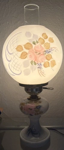 ANTIQUE LG WRIGHT GONE WITH THE WIND GLOBE LAMP ELECTRIC SIGNED MILK GLASS BASE