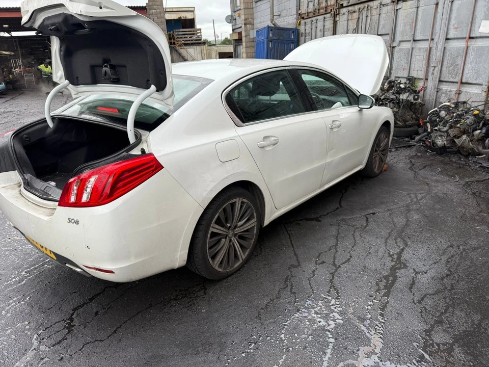 VAUXHALL ASTRA HATCHBACK 5 PUERTAS MK7 CDTI BITURBO 2016 NEGRO *ROTURA* Piezas de auto Foto 3 de 4