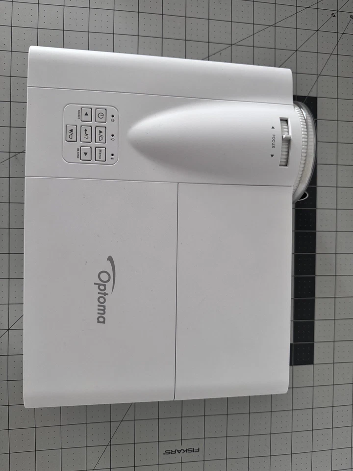 Proyector doméstico para juegos/video Optoma GT760A DLP de corto alcance 3200 ANSI Full HD 3D Foto 2 de 4