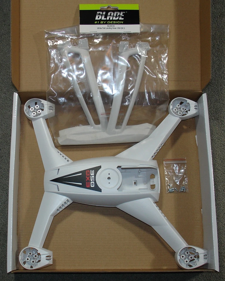 New in Box Blade 350 QX3 Body and Landing Gear Set Combo (BLH8104/BLH8105) - Image 3 of 4