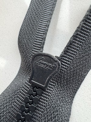【Zipper Hit】CF 1枚 FaB Brand New, Authentic LAMPO molded 1-way Open, T5 matte Black