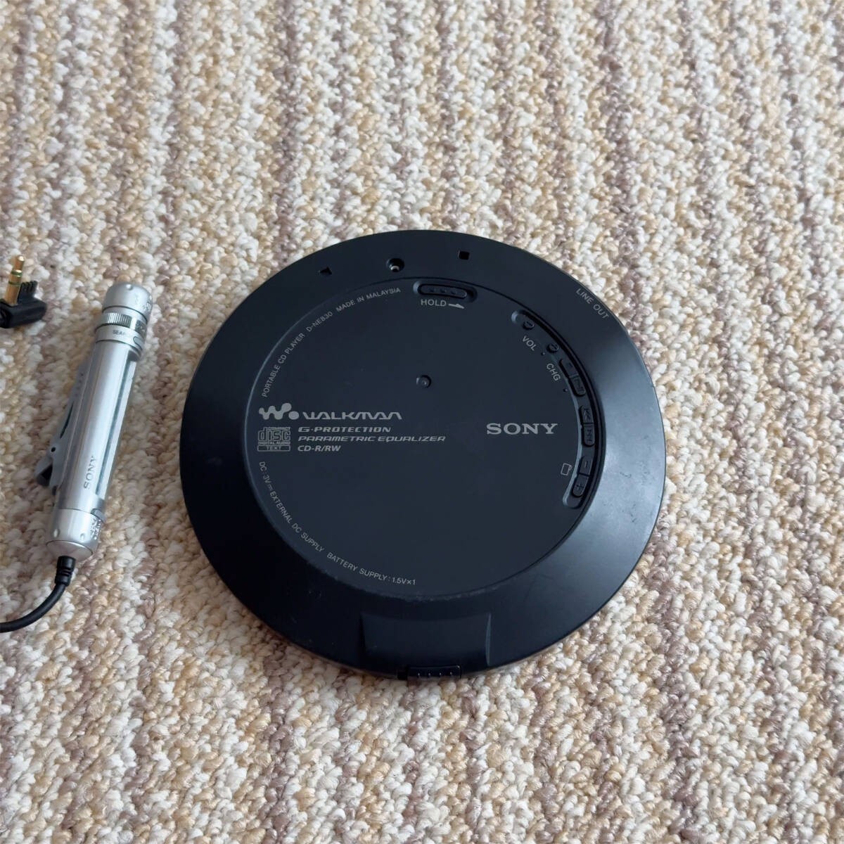 ジャンク　SONY D-NE830 Walkman ポータブルCDプレーヤー SONY D-NE830 CD Walkman Portable CD Player MP3 silver tested