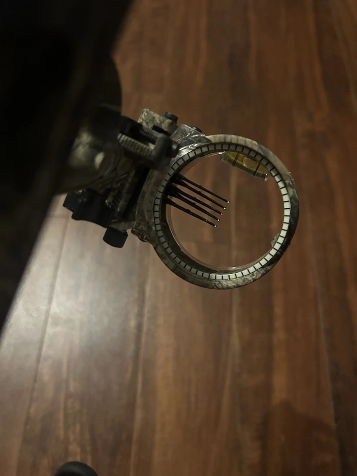 Mathews Q2 Solo Cam Left Handed Compound Bow - Image 4 of 4