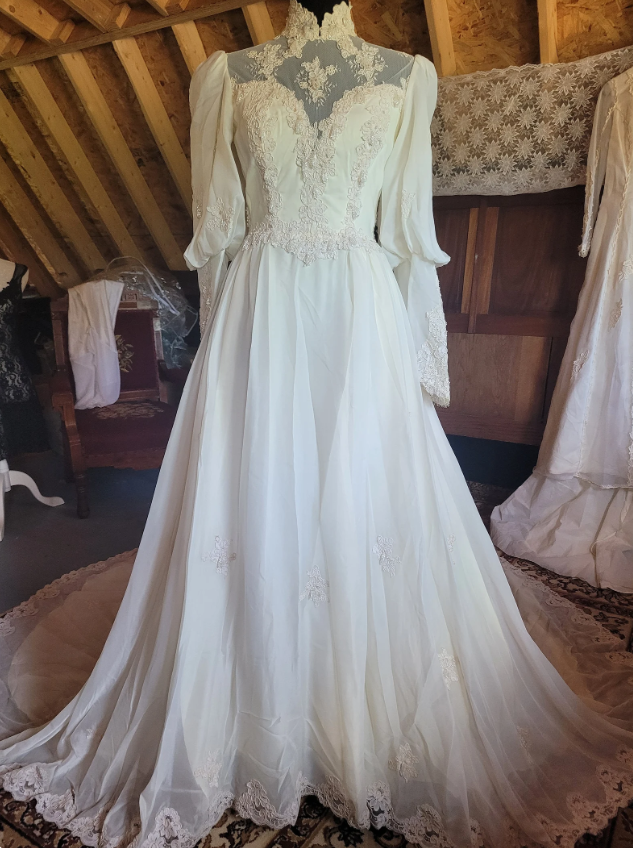 Vintage White Wedding Dresses Long Sleeves Lace Appliques Chiffon Bridal Gowns | eBay Vintage White Wedding Dresses Long Sleeves Lace Appliques Chiffon Bridal Gowns | eBay