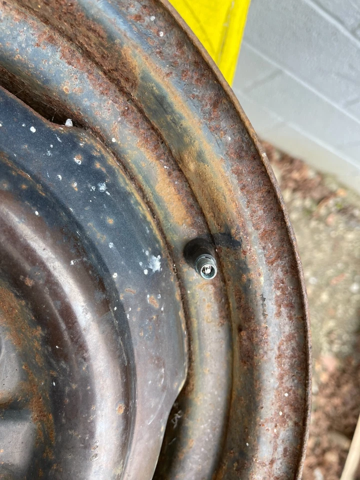 RUEDA MOPAR DODGE A-100 OEM 14 X 4,5 CARROCERÍA B HECHA EN EE. UU. PATRÓN DE PERNOS GRANDES 5 X 4,5 Foto 2 de 4