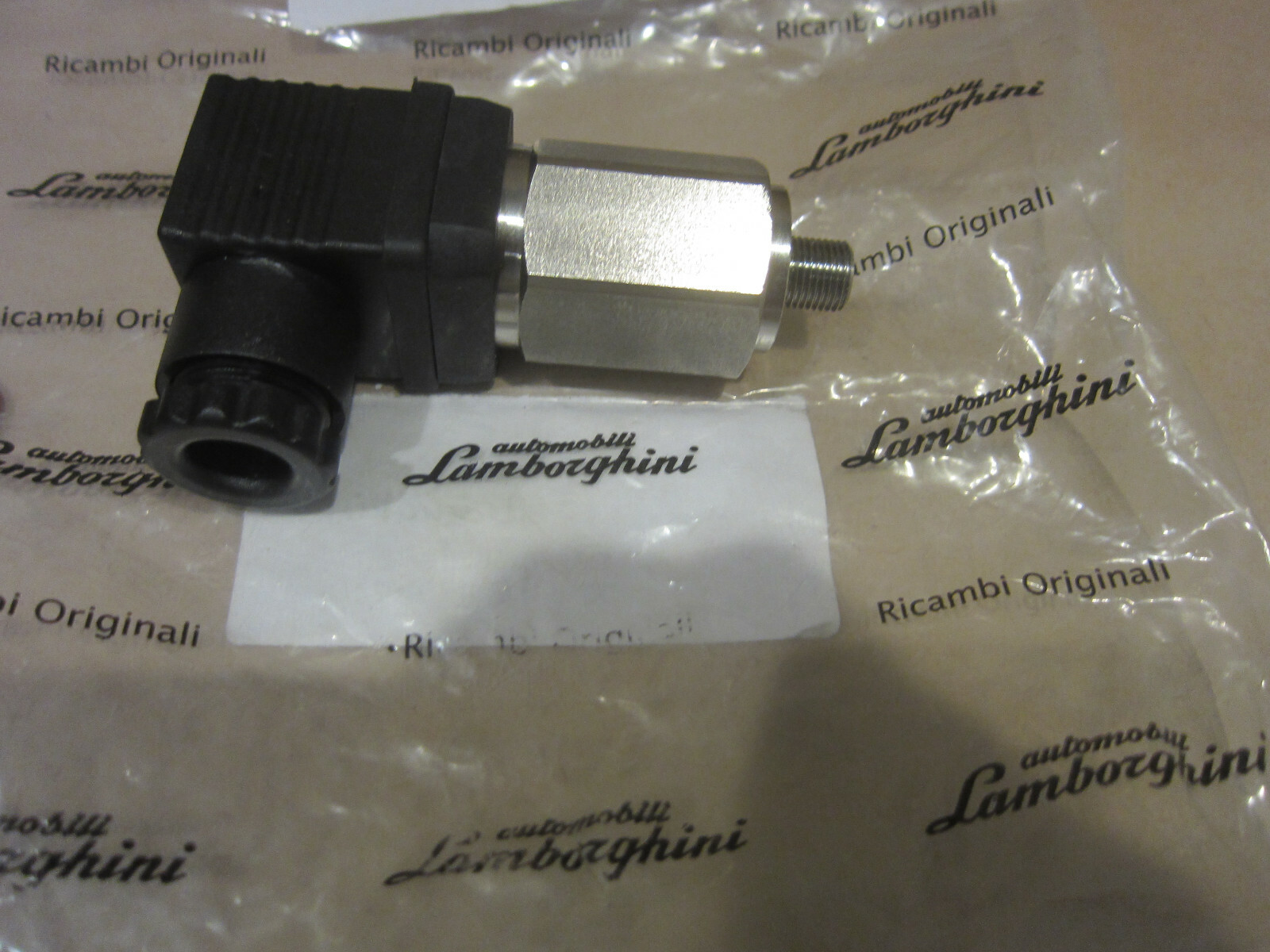 Lamborghini - Valve / Pressure Switch - P/N 410422525