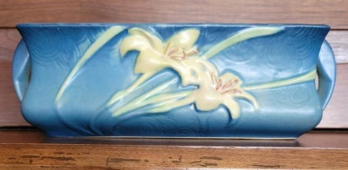 ROSEVILLE POTTERY ZEPHYR LILY #1393-8" DARK BLUE PLANTER-SCARCE Ca. 1946