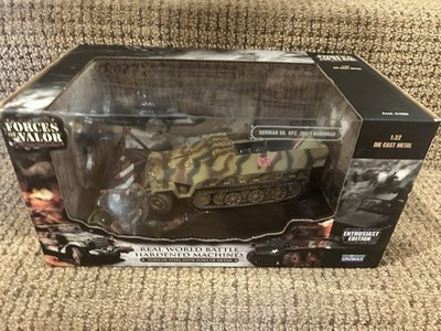 Unimax Forces of Valor 1:32 German Sd.Kfz.251/1 Hanomag w/4 Grenadiers No. 81610
