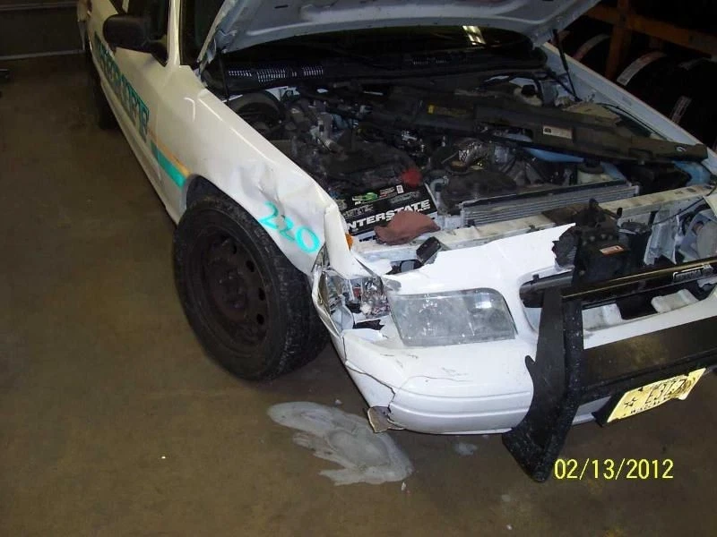 Lanterna traseira de passageiro quarto de painel montado se encaixa 00-11 CROWN VICTORIA 816639 - Imagem 3 de 4