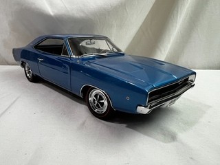 Dodge Charger 1968 modelo diecast ertl authenticics 1/18 azul sin caja