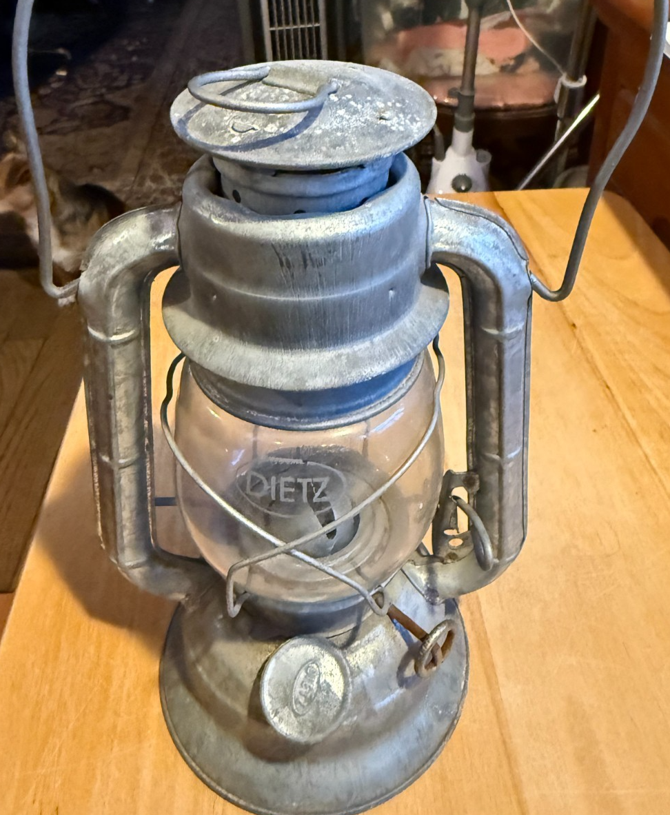 Vintage Dietz No. 50 D-Lite N.Y. USA Lantern W/ Dietz Globe NO