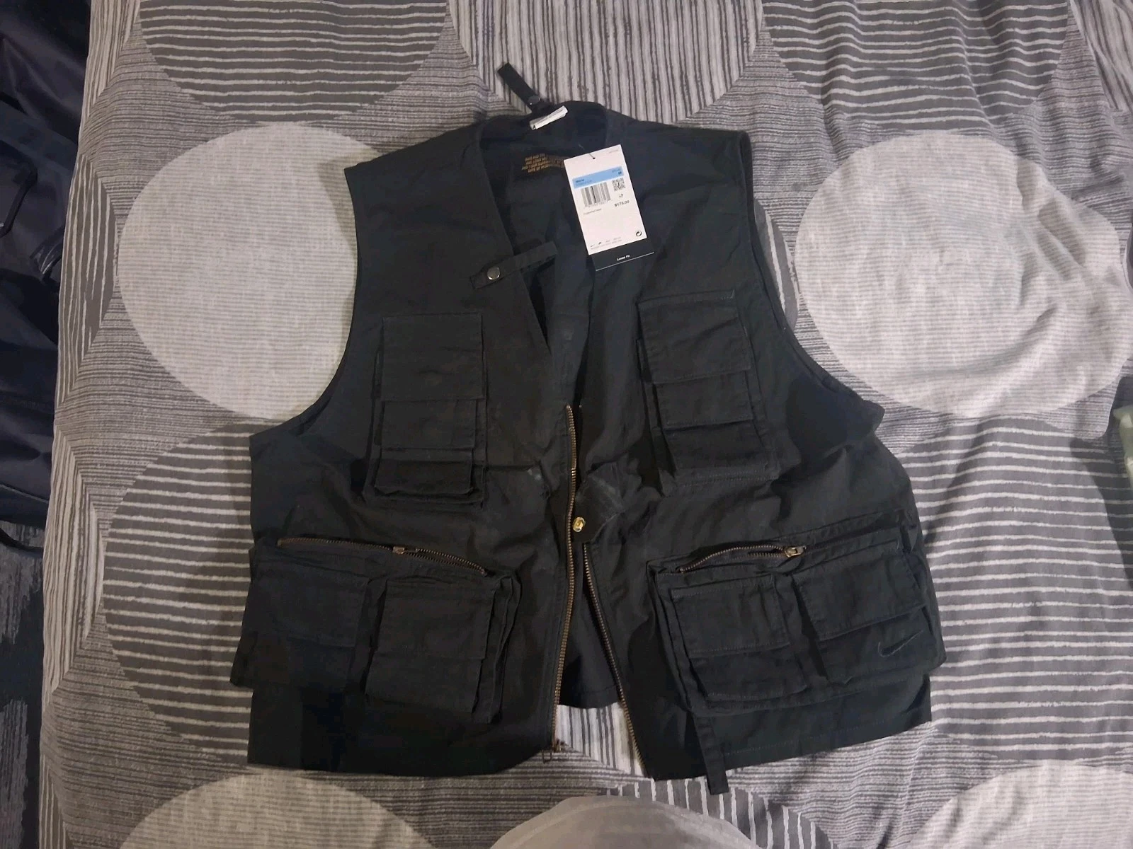 Nike Life Men's Utility Fishing Vest NWT Size Medium FN3214-010