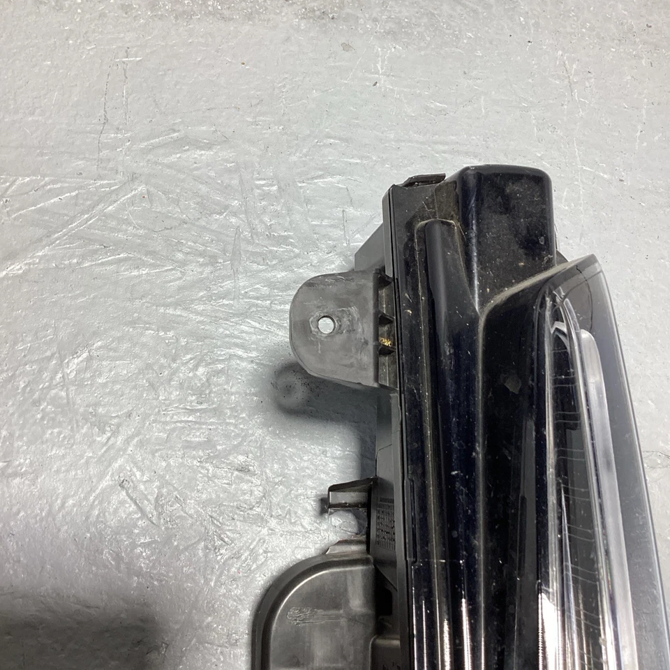 2021-2024 CADILLAC ESCALADE ESV LEFT LH DRIVER SIDE DRL/FOG LIGHT USED OEM - Image 3 of 4