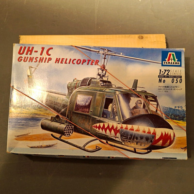 1:72 Italeri UH-1C Gunship Helicopter Hubschrauberbausatz -OVP-ungebaut!